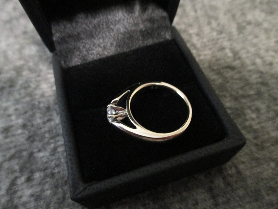 ANILLO DE COMPROMISO SOLITARIO DIAMANTE 10K VINTAGE ORO BLANCO - .38ct - Talla 5.25 -4.19g Foto 2 de 4