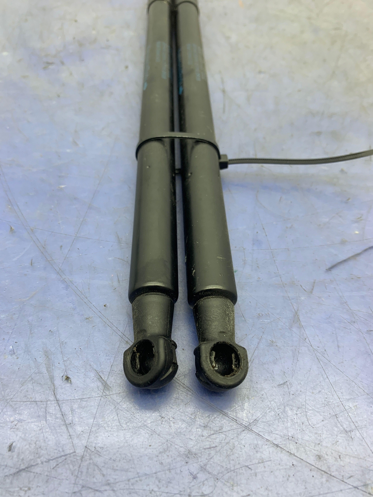 BMW i8 2014-2020 Rear Struts Set