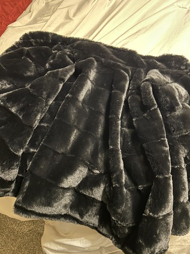 BCBGeneration Womens Black Faux Fur Shawl Wrap Cropped Cape Poncho XL - Picture 4 of 11