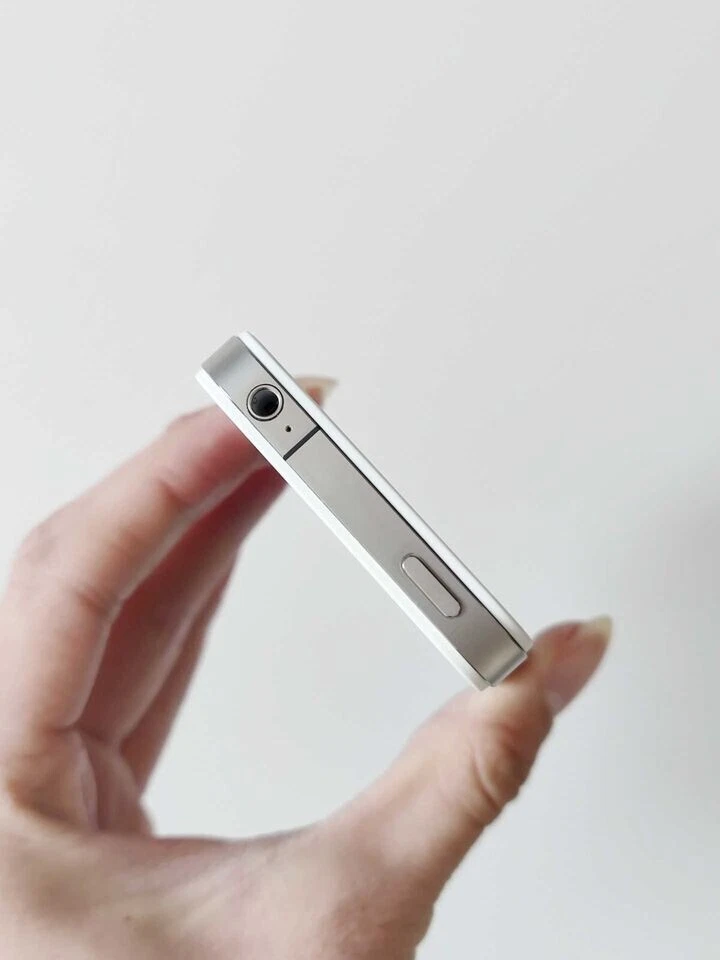 Apple iPhone 4 8/16/32GB - White Black (Unlocked) IOS 7 used smartphone cheap - Image 2 of 4