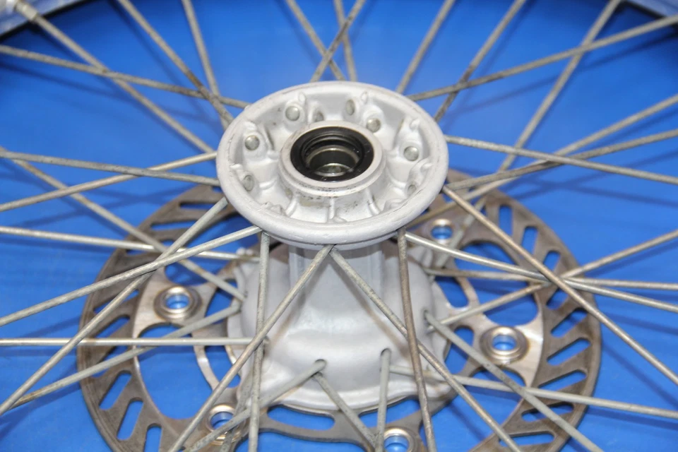 93-98 KX250 KX125 KX500 1993 llanta delantera radios centrales buje husillo rotor neumático Foto 2 de 4