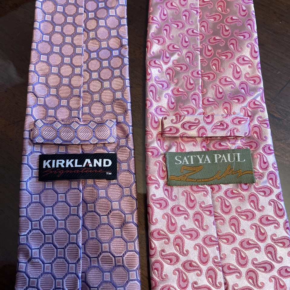2 Corbatas Rosa Kirkland Y Satya Paul Paisley Y Geométricas Hechas en Italia Foto 2 de 4
