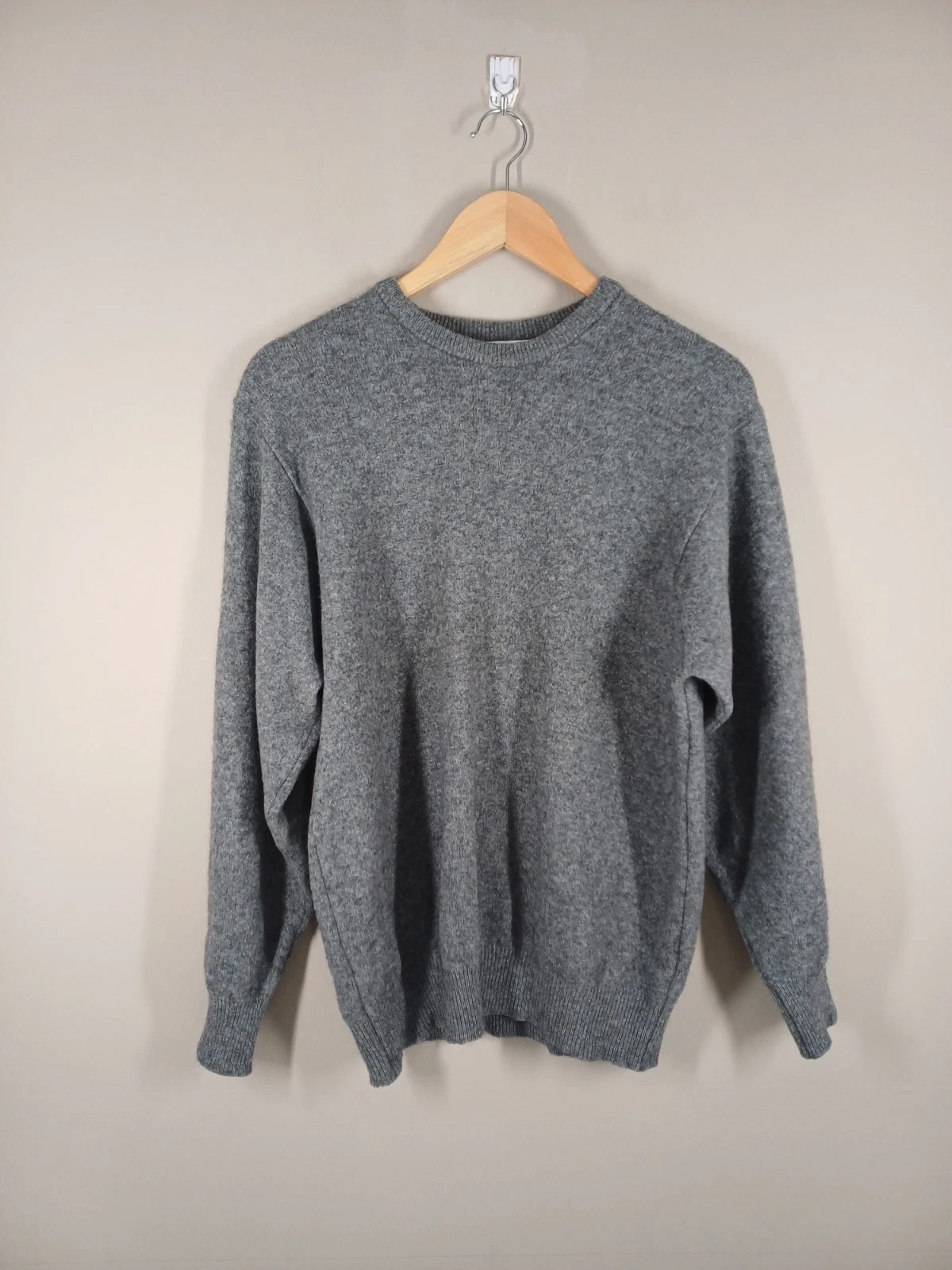 Lyle & Scott Jumper Mens S/M Grey 100% Wool Crew Neck Made In Scotland Vintage
Opens in a new window