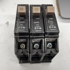 Eaton Cutler Hammer CHF130 30 Amp 120/240 VAC Breaker With Trip Indicator S6