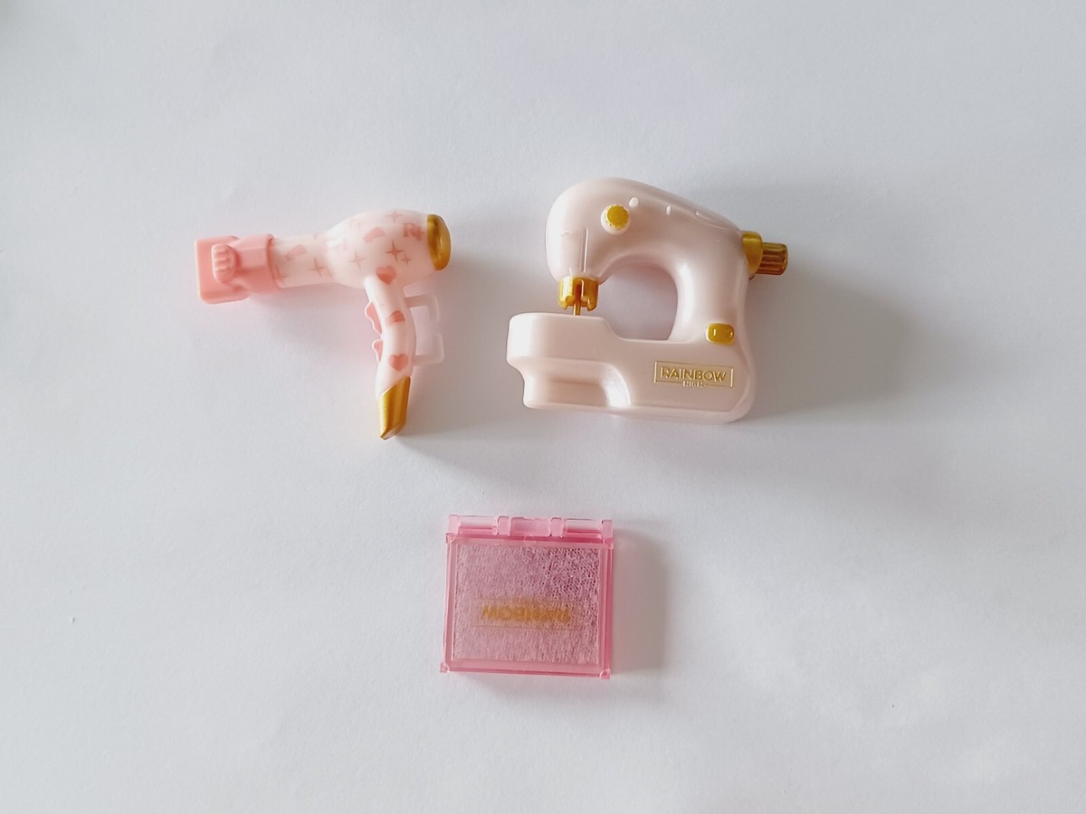 Rainbow High Doll Victoria Whitman Pink Makeup Sewing Machine Hair 