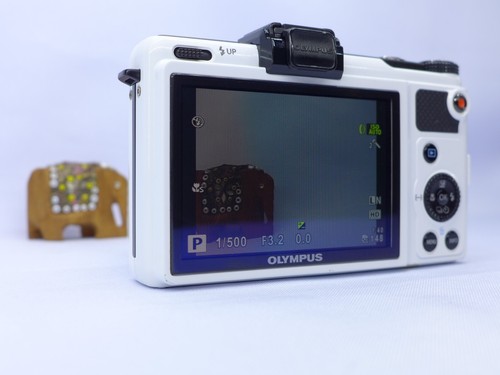Olympus XZ-1 10.0MP Digital Camera - Black / In English - Picture 11 of 21