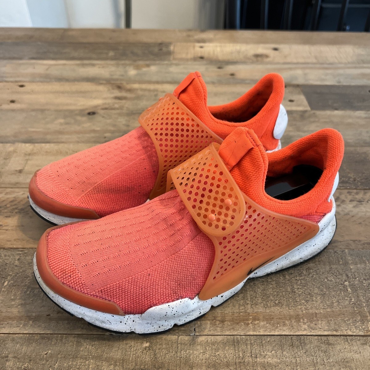 NIKE SOCK DART SE TOTAL CRIMSON WHITE 833124 800 SIZE 7 