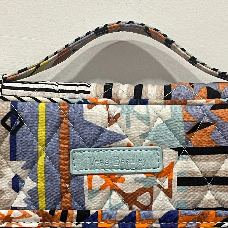 Funda acolchada Vera Bradley Desert Patchwork 14" x 10" cremallera colorida Foto 3 de 4