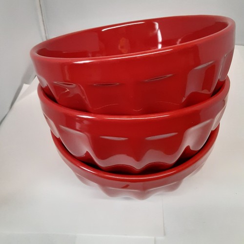 Cucina Vita Set of 3 Red Ceramic Ridge 4 Cup Capacity Bowls - Picture 2 of 4