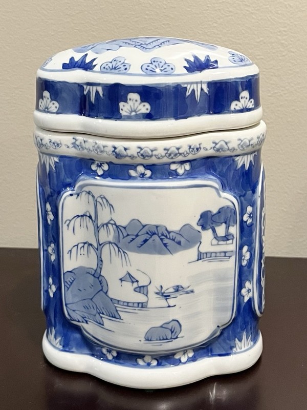 Vintage Chinese Porcelain Lidded Tea Caddy 