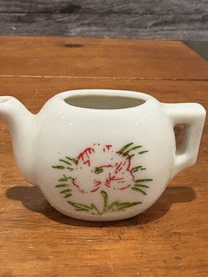 Small Japanese Porcelain White tea kettle with flower print - Pre-owned