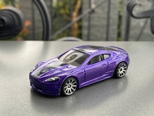 Hot Wheels Aston Martin DBS | Lose | Lila | Modell Spielzeugauto