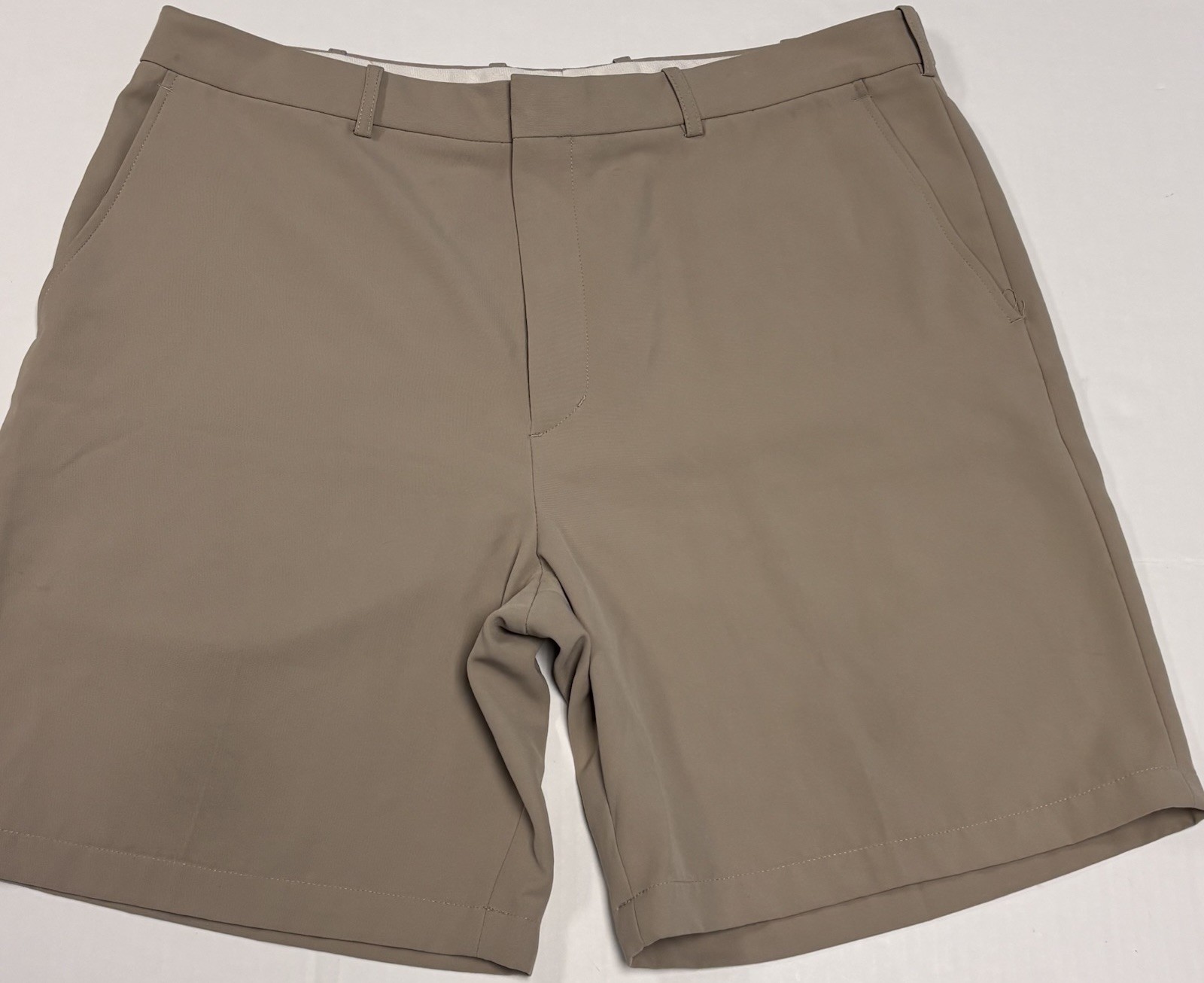 Walter Hagen Men Size 40/9 Tan Golf Shorts Flat Front 100% Polyester Chino