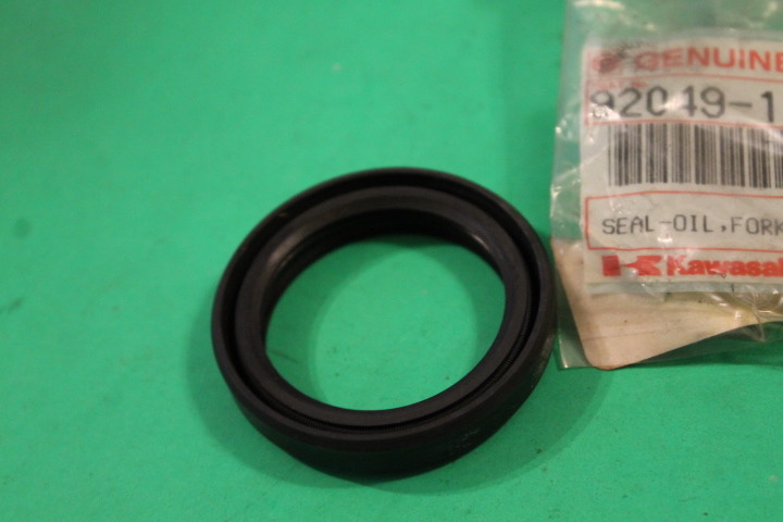 OKOページ Kawasaki NOS NEW 92049-1151 Fork Oil Seal ZX ZX1100 ZX750