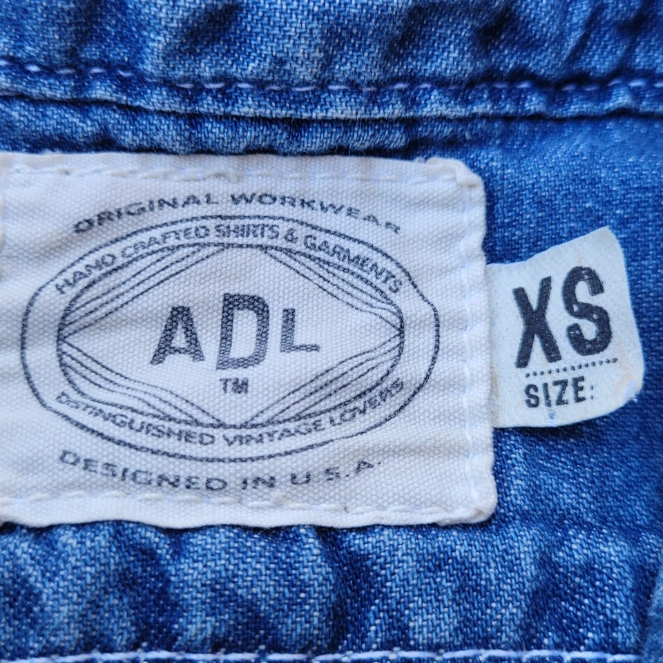 Camisa Denim Anthropologie Artisan De Luxe ADL Bordada Retazos Talla XS Foto 4 de 4