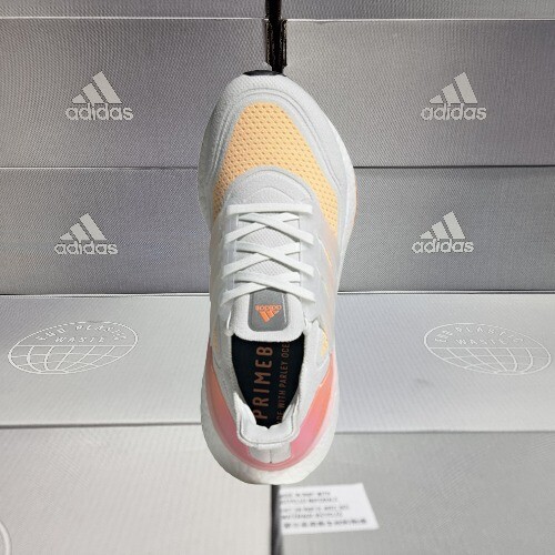 【美品】　adidas アディダス　ウルトラブースト21 FY0400 WMNS) adidas UltraBoost 21 'White Acid Orange' FY0400