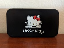Hello Kitty 7pc makeup brush set Black also comes with a Black tin box