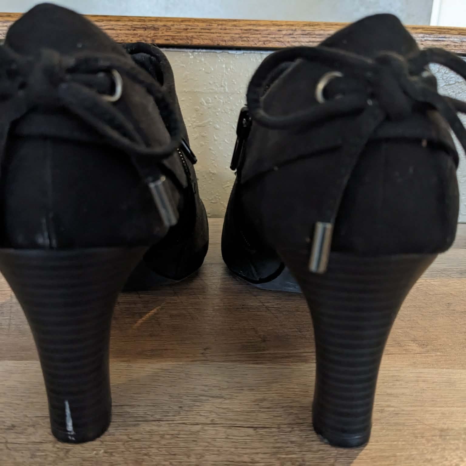 Coach and Four Black Suede Booties 9.5 Side Zip Bows - 3 inch heels - VGUC  thumbnail 6