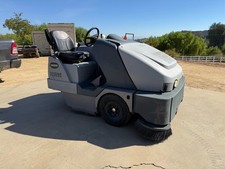 2016 Advance SW8000 Sweeper - Low hours