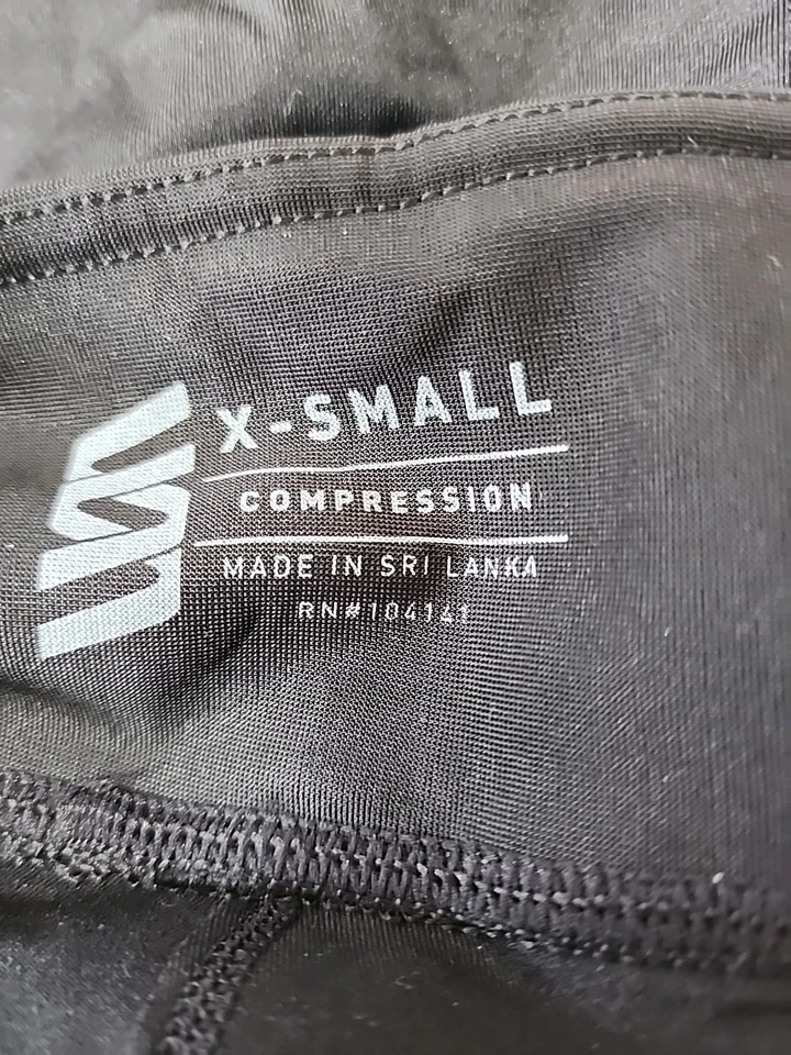 Second Skin Women's Black Capri Compression Leggings Size XS New - Image 4 of 4