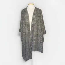 Linda Lundstrom Canada Wool Blend Shawl, One Size, Pocket, Gray Knit