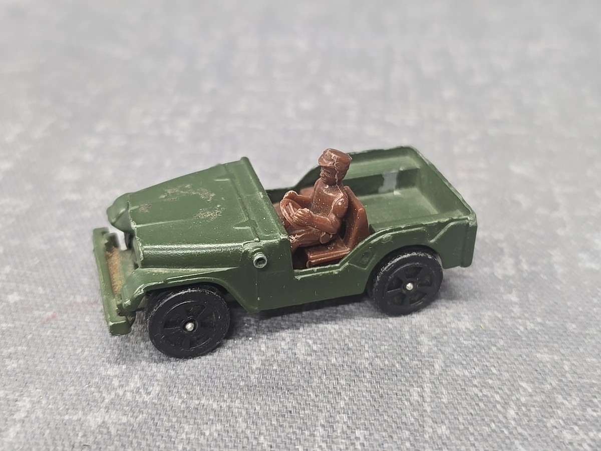 値下げ！Corgi Junior ミニカー 49 ショベルカー Corgi Juniors Multi Garage for 1/64 Scale Diecast Cars