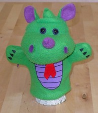 Handpuppe, Drache/Saurier, Textil, gefüttert, grün-lila, Flügel am Rücken, 20 cm