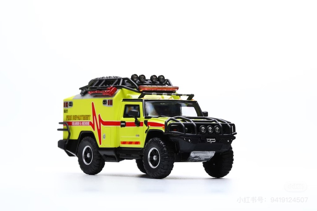 MK Miniatures H2 Ambulanza APA XPO 2025 – Modellino Pressofuso Scala 1:64 Con Base E Scatola