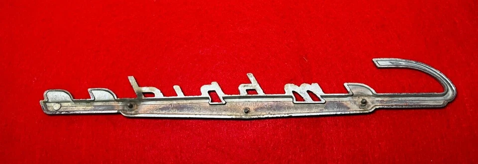 Original 1959 - 1961 Austin Cambridge Mark II lid / trunk emblem vintage OEM - Image 2 of 2