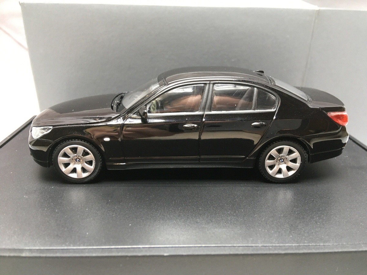 405-131 BMW特注 1/43 BMW 7 Series ブラック 405-131 BMW特注 1/43 BMW 7 Series ブラック ミニカー