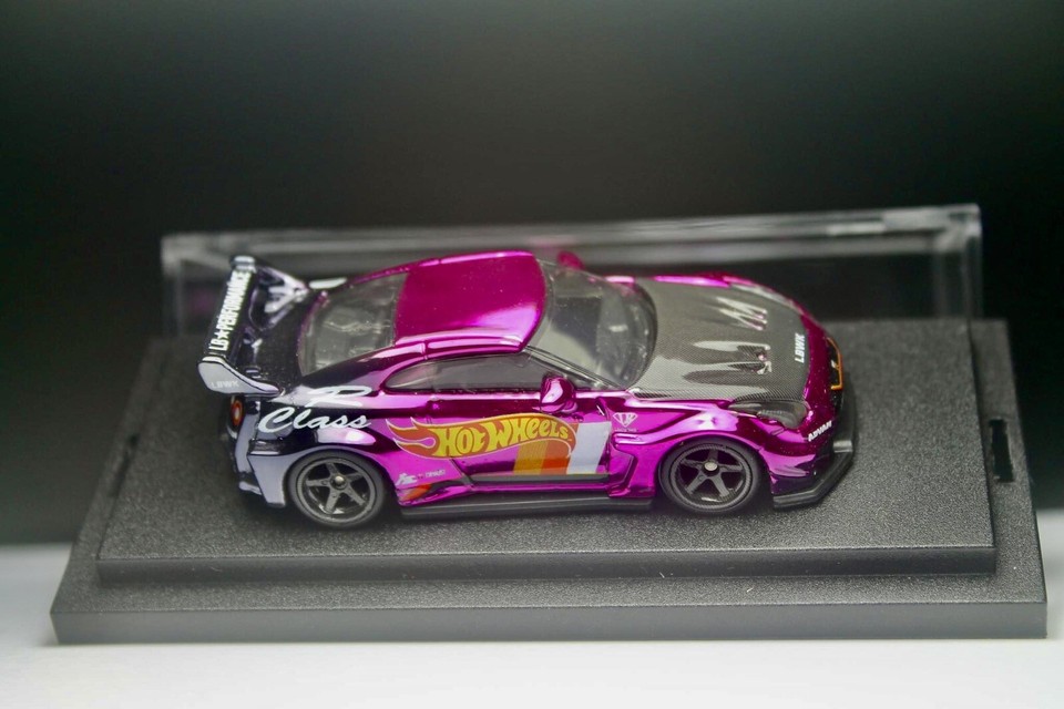 Hot Wheels Nissan GTR R35 Pink Spectraflame CUSTOM With Display Case