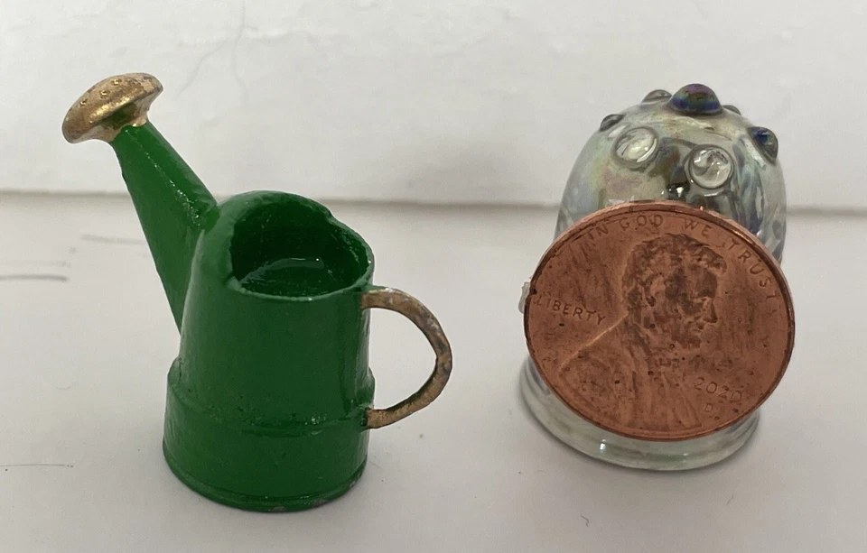 Regadera de jardín miniatura para casa de muñecas. Metal fundido. 1:12 Foto 4 de 4