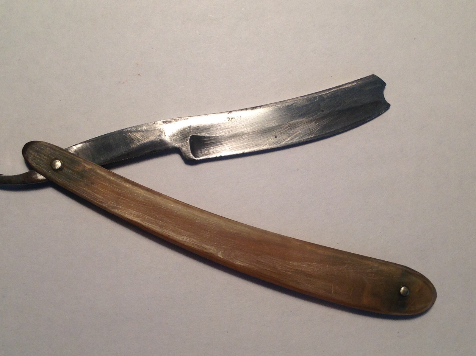 6 1/2" Wade & Butcher Straight RazorHorn ScalesBarbers Notch5/8