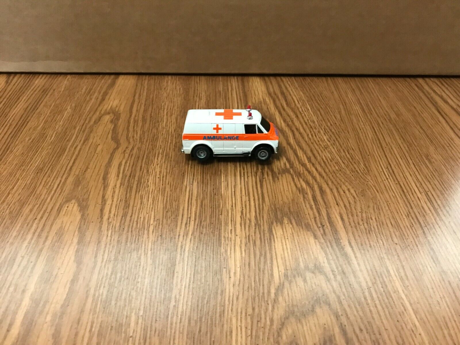 Tyco US 1 Trucking Lighted Ambulance Ho Van New mail order Max 62% OFF Scale