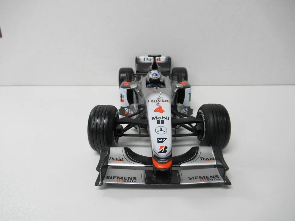 2001 Hot Wheels Mclaren MP4-17 F1 Formula 1 #4 - David Coulthard 1:18 Scale - Image 2 of 4