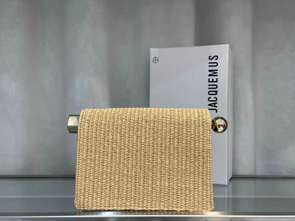 👜 Bolso sin asas Jacquemus Pochette Rond - Escultural de piel de cordero con cadena desmontable Foto 2 de 4