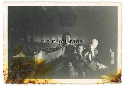 Orig. Foto russ. Frauen mit Kinder in der Wohnung Russland 1942 Bevölkerung