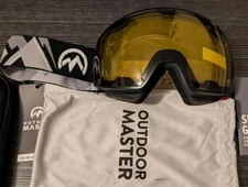 Outdoor Master Ski Goggles Brand New yellow tint