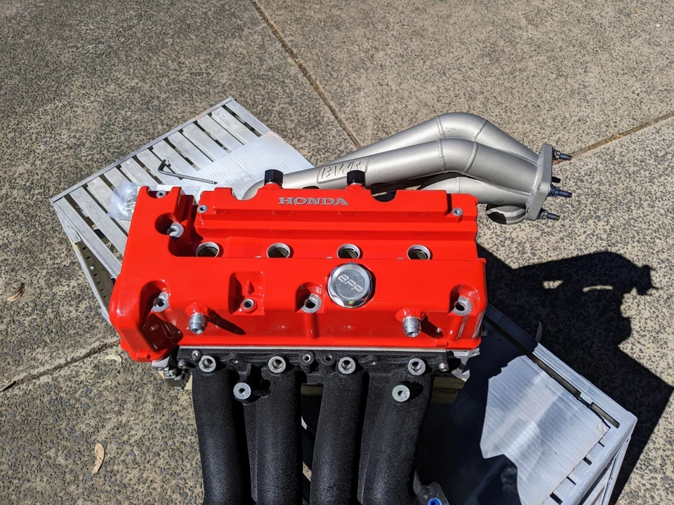 Honda K20 K24 K-series Custom Vented Valve Cover -10AN Red - Image 2 of 4