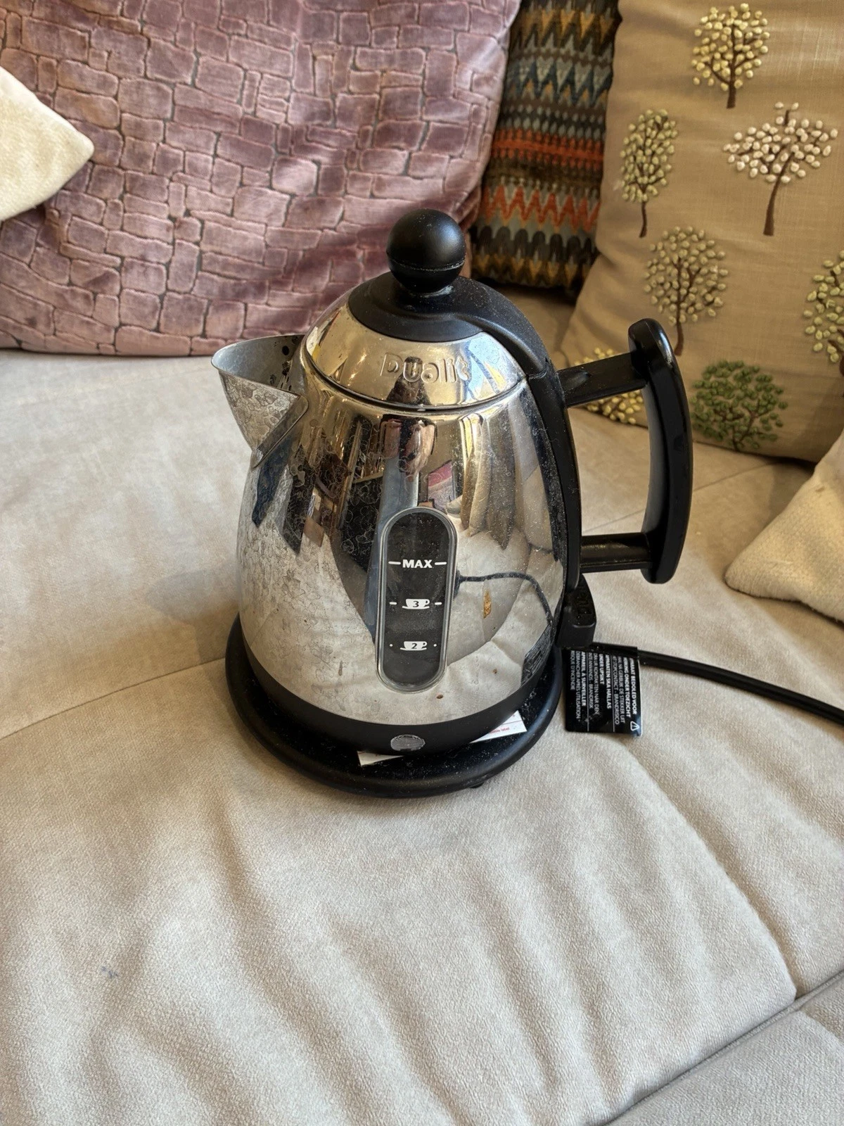 Dualit Mini Lite Kettle 1L Polished Black Trim, High Gloss Fast Boiling, Silver
Opens in a new windo
