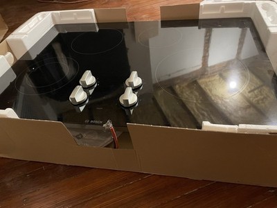 Bosch 500 Series 30'' 4 Cooking Zones BLK Smoothtop Electric Cooktop NEM5066UC