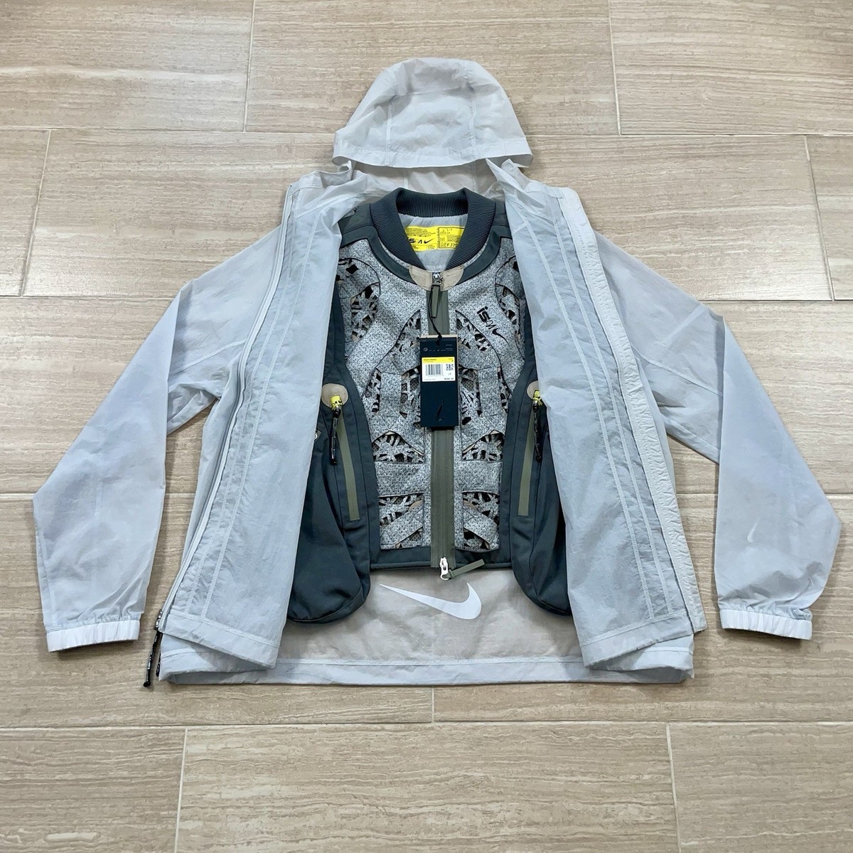 Men's Size Small Nike ISPA Metamorph Vest 2 In 1 Jacket White Grey