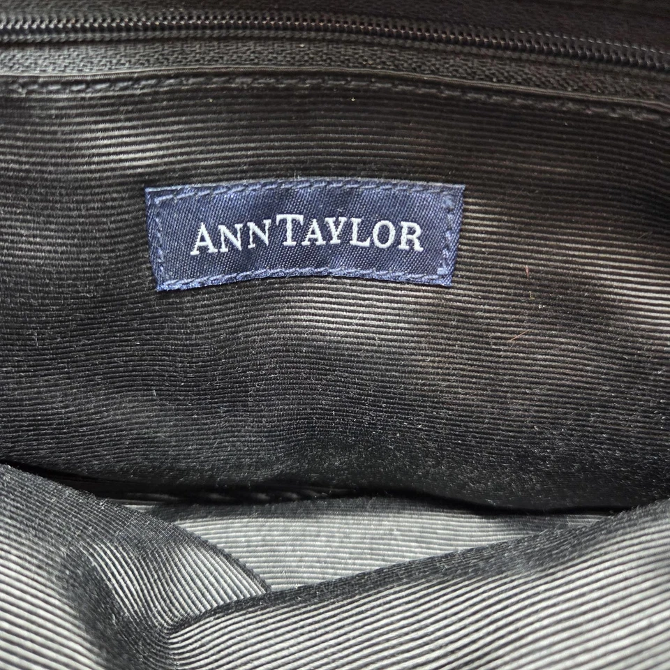 Bolso de Mano Ann Taylor Negro Seda con Bordado Floral Rosa Cierre Magnético Foto 3 de 4