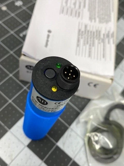 Allen-Bradley 873P-DCAV2S-D5 Ultrasonic Proximity Sensor 19-30VDC 2 PNP Micro QD - Image 4 of 4
