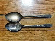 2 ANTIQUE Vintage COLLECTABLE WM ROGERS MFG CO SILVER PLATE TEA SPOONS 6"