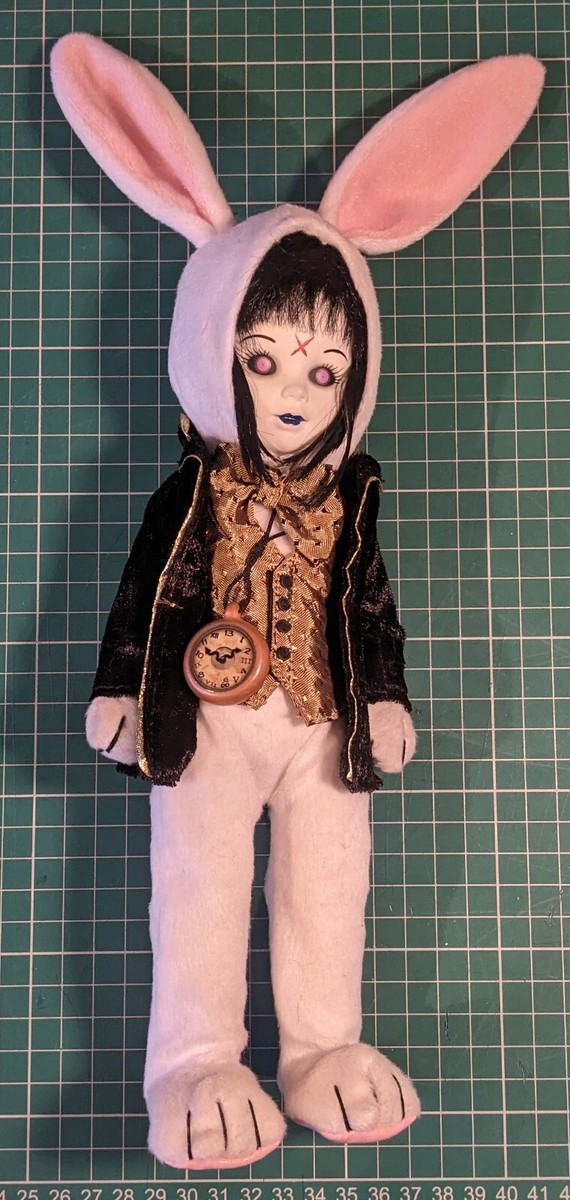 リビングデッドドールズ ホワイトラビット Mezco Living Dead