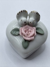 Vintage Porzellan Deckeldose,Rosendekor+ V&ouml;gel mit Goldfederspitzen,Herz,5.5x5cm