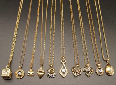 LOT Vintage Jewelry Necklace 23 piece Nina Ricci Courrèges Avon Lancel mzmr A