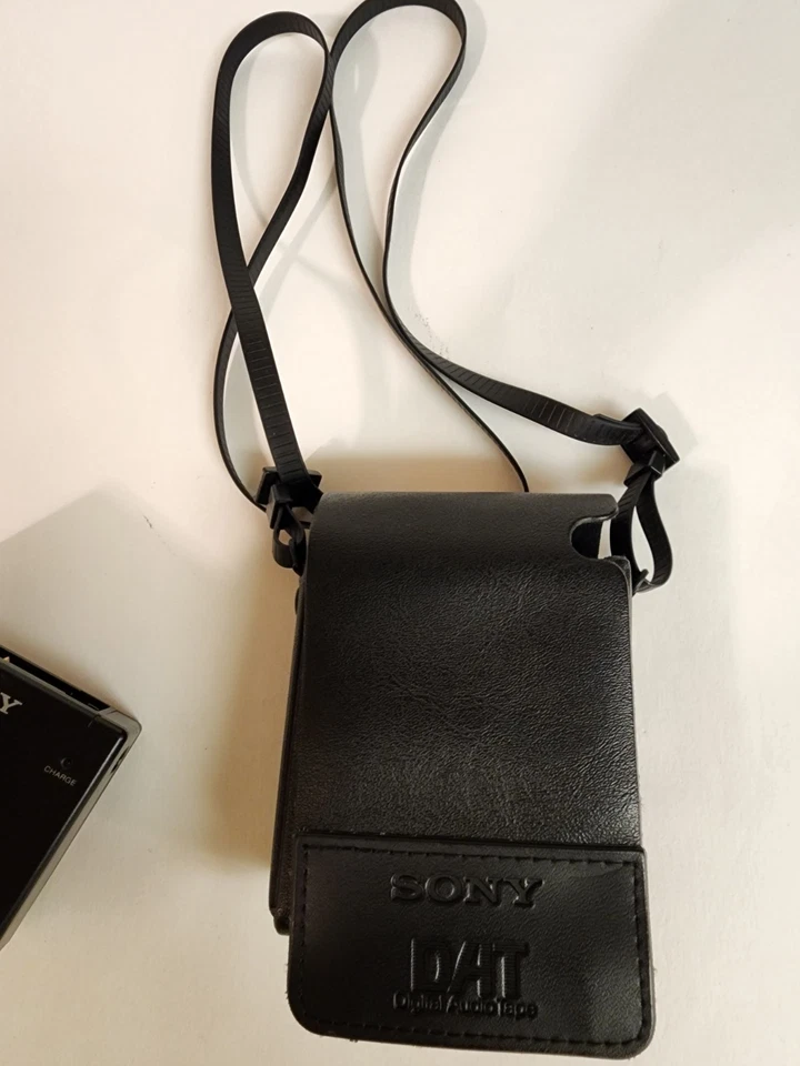 Cargador de batería adaptador de corriente Sony ACP-D33 ni-cd usado en excelente estado raro. Con estuche Foto 3 de 4