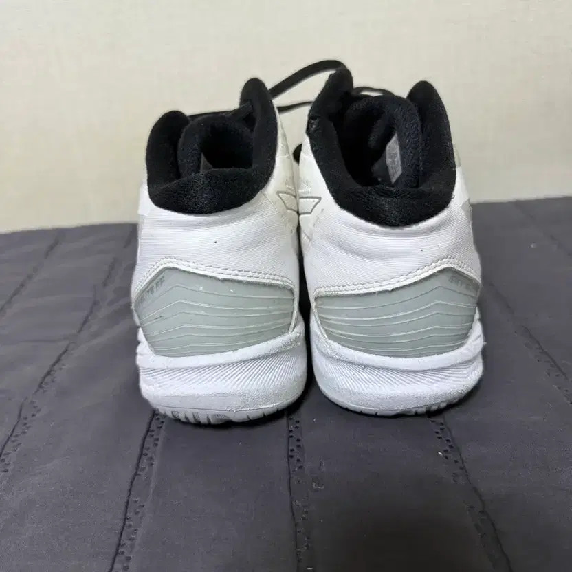 ASICS Skyelite FF MT2 275 Volleyball Shoes - High Ankle